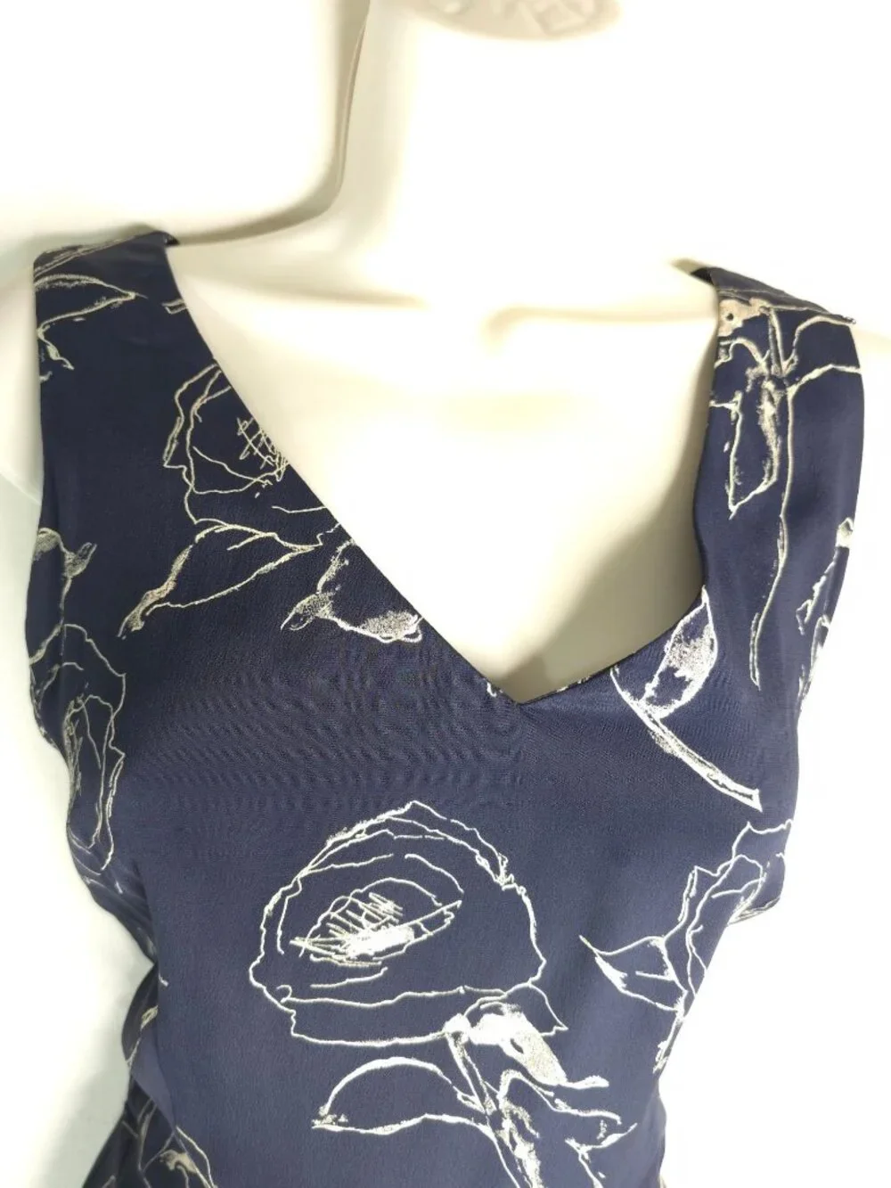 Ralph Lauren Navy Floral Sleeveless Dress Size 8 V-Neck 76% Acetate 20% Silk 4% - Picture 9 of 15